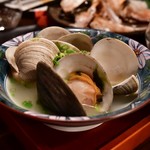 醸音屋 - 白はまぐりの酒蒸し@680円