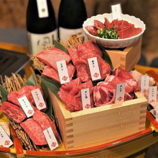 肉舟盛り 極み コース 2時間飲み放題付き 厚切りa5黒毛和牛のサーロイン 上タン 霜降り黒毛和牛焼きしゃぶ A5黒毛和牛赤身５種 カイノミ 上ミノ などの厳選した上質な部位全12部位が楽しめます 肉枡 巣鴨 焼肉 食べログ