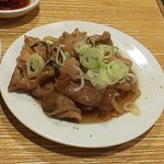 居酒屋 三平 - ホルモン炒め