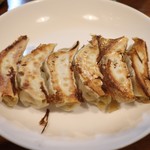 立ち飲み へ - 餃子