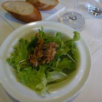 ソプラアクア - パスタセットのサラダとパン。