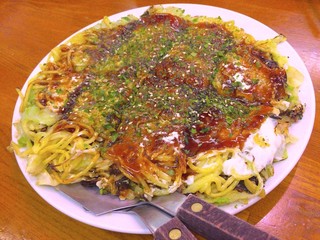 Okonomiyaki Tokugawa - 広島スペシャル 角度を変えて