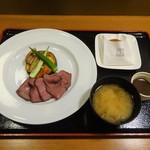 Hisano - ランチ：赤身ロースト・ソース、コロッケ、味噌汁
