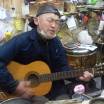 かんむりや - 熱唱するもみさん（掲載許諾済み）