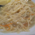 麺菜 Regamen - 濃厚鶏塩白湯ラーメンの平打ち麺