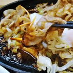 浅草 参食堂 - 豚バラ肉とキャベツの鉄板焼き！