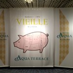 VIEILLE - 店頭の大きなポスター