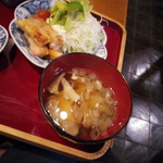 花龍 - 鮭ハラス、具だくさんの味噌汁