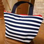 トラピスト修道院 売店 - 港町函館っぽいトリコロールの保冷バッグ（100円＋税）これにバターを入れてくれました