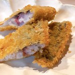 浅草じゅうろく - 鯵フライ*\(^o^)/*
      中はレアでしっとりクリーミー*\(^o^)/*