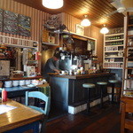 パントリー コヨーテ - マスターが見える店内