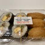 Cafe さかゑや - 料理写真:持ち帰り
太巻き寿司&稲荷寿司 450円
