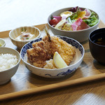 Fried chicken and fried horse mackerel set meal (*Weekdays only)