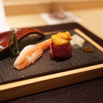 焼肉 強小亭 - 雲丹鮨、カニ鮨