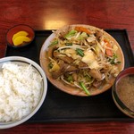 ドライブイン幸華 - モツ炒め定食。