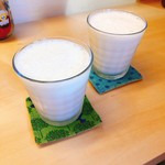 谷中草庵 - サービスのラッシー
      甘ささっぱりにしてもらいました♡