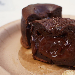 HI-CACAO CHOCOLATE STAND_1