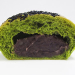 kame-pan - 抹茶あんぱんの断面。 '12 2月