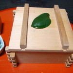 つる幸 - 椿の葉をおいた蒸篭の中は（椅子席ミニコース）