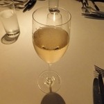 まずはシャンパンで乾杯