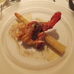 オザミトーキョー - オマール海老のヴァントレーシュ巻きとホワイトアスパラガスのソテー　焦がしバターソース