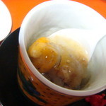 つる幸 - 銀あんの下は加賀蓮根の蓮蒸し、具は雲丹、海老、白身魚など（椅子席ミニコース）