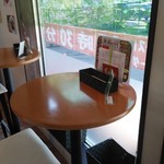 Aguri Kafe Shizu - カウンター席です。隣はトイレです。