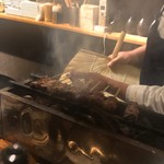 炭焼 おかげさん - 肝を焼く店主は団扇の扱いも板に付いて来ました！