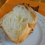 オルブロート - 焼き食パン(チーズ入り)ハーフ140円(税込)