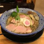 下品なぐらいダシのうまいラーメン屋 荒波屋 - 