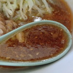 ラーメン二郎 - ワイルドなスープ
