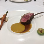 Grand rocher - 肉料理は普段食べることの無い子羊を選びました