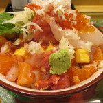 すしと天ぷら とろ一 - 「海鮮丼」（特）（980円税別）