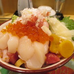 すしと天ぷら とろ一 - 「海鮮丼」（特）（980円税別）
