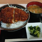 みどり湖パーキングエリア（上り線）白樺亭 - ソースカツ丼 800円