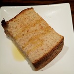洋食コノヨシ - 付けあわせの自家製パン