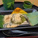 仙人茶屋 - 昇仙峡名物　食べる水晶玉　きな粉と黒蜜をかけて