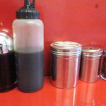 ラーメン二郎 - 卓上調味料