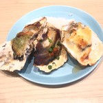 レカイエ オイスターバー - 焼き牡蠣３P ¥1140
            香草ガーリック、グリエールチーズ、ウニと牡蠣醤油
