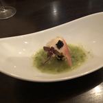 オステリア カステリーナ - 北海道産北寄貝のポッシュ下仁田葱のスープ・ランプフィッシュキャビア添え