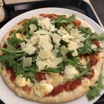 4 URBS - Rucola＆GranaトッピングのCaprese(アップ)♪