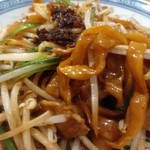 中国ラーメン揚州商人 - ちょっと放置して伸ばしたほうがうまい不思議な麺。
