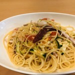 ビストロ レザン - アオリイカとズッキーニのペペロンチーノ