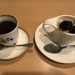 ビストロ レザン - 飲み物とデザートのレアチーズケーキとアイスクリーム