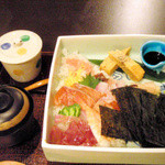 瀬戸内四季海鮮料理　象三 - 名物　海鮮丼　１５００円