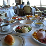 ホテルニューグランド - ル・ノルマンディ　バイキングとりすぎ