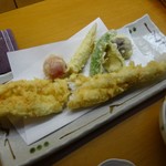手打そば さかき - 穴子と野菜の天ぷら
