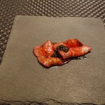 YANAGI - 【こぶ黒】イチボ昆布締め キャビア添え