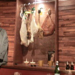 ラ・ブーシェリー・デュ・ブッパ - 12年2月:店内の熟成肉たち。