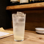 餃子とスパークリング バブルス - レモンサワー